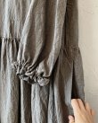 画像4: mifumi／アトリエ刺繍 キャロルのドレス・濃灰×エクリュ (4)