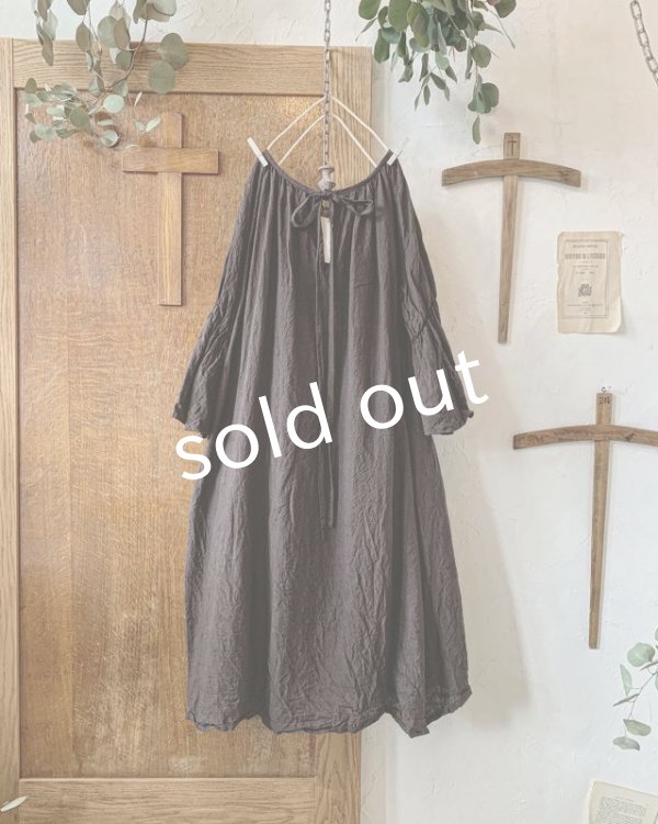 画像4: mifumi/アトリエ刺繍 森のオーバーワンピース・こげ茶 (4)