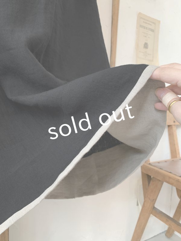 画像7: kosatofuku／リネンのスモックギャザーロングワンピース・ブラック (7)