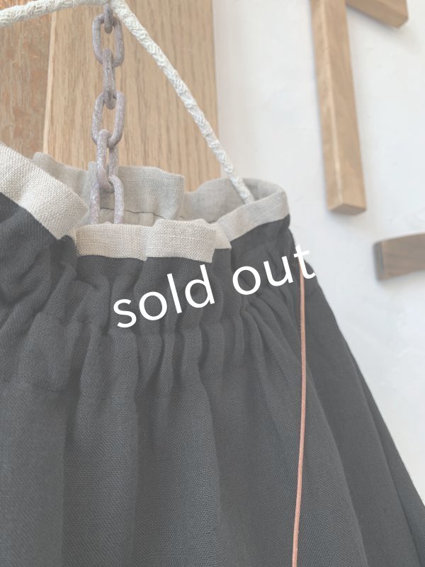 画像5: kosatofuku／リネンのスモックギャザーロングワンピース・ブラック (5)