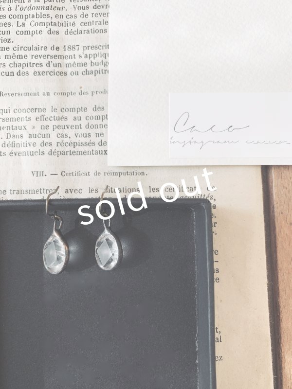 画像2: caco grass works/ヴィンテージガラスボタンのピアス・D (2)