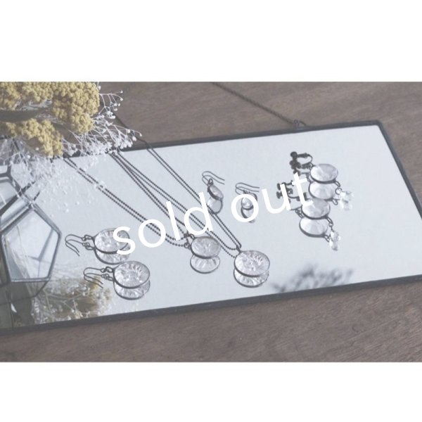 画像6: caco grass works/ヴィンテージガラスボタンのピアス・C (6)