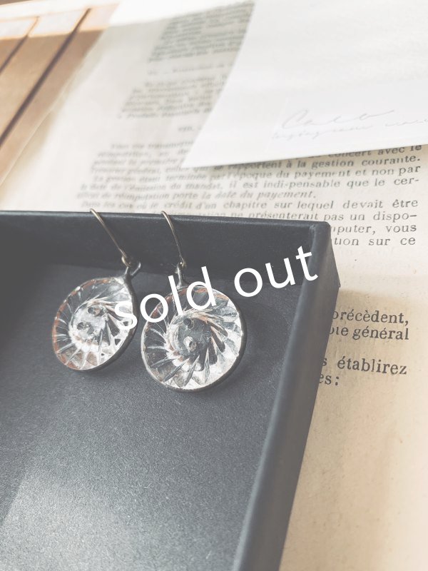 画像5: caco grass works/ヴィンテージガラスボタンのピアス・C (5)