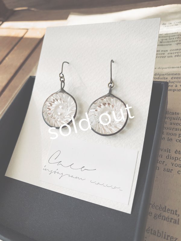 画像2: caco grass works/ヴィンテージガラスボタンのピアス・C (2)