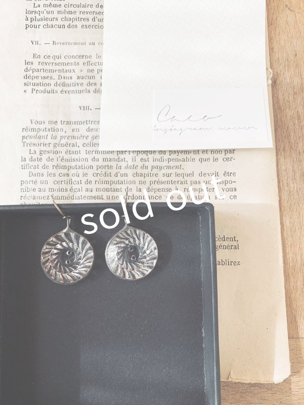 画像3: caco grass works/ヴィンテージガラスボタンのピアス・C (3)