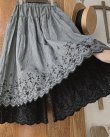 画像3: MARCHE' DE SOEUR／二枚仕立ての花刺繍スカートパンツ・ダンガリー×黒 (3)