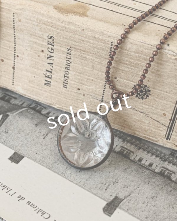 画像2: caco grass works/ヴィンテージガラスボタンのペンダント・花 (2)