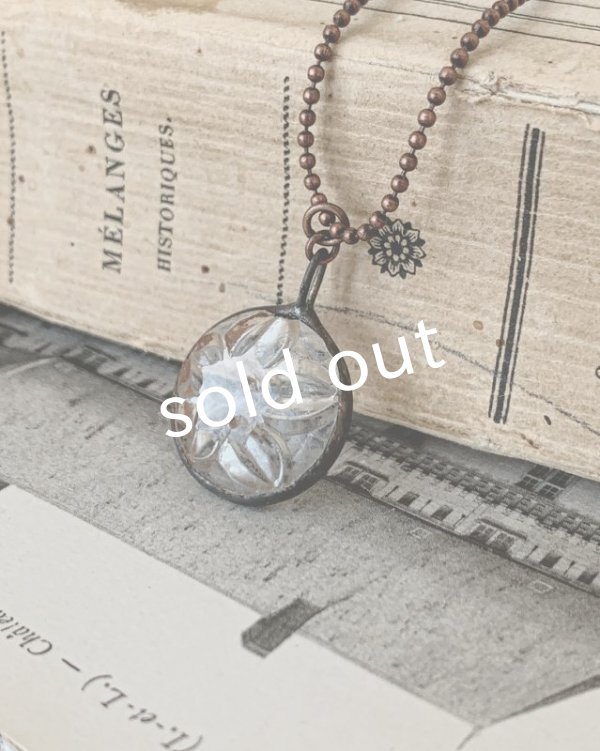 画像4: caco grass works/ヴィンテージガラスボタンのペンダント・花 (4)