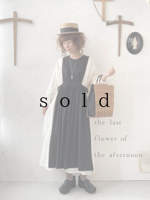 画像1: the last flower of the afternoon／月暈のpinafore vest・黒 (1)
