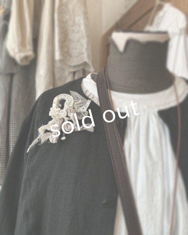 画像4: toromeco／裂き布とレースのリーフブローチ (4)