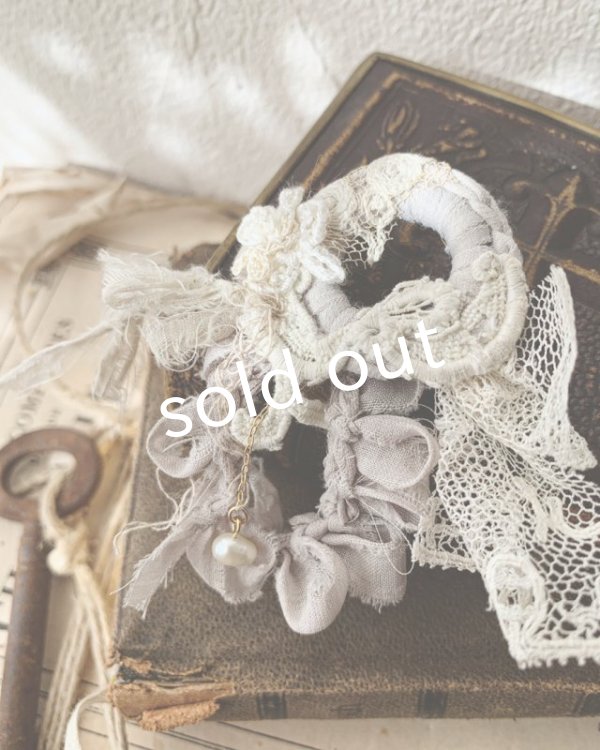 画像2: toromeco／裂き布とレースのリーフブローチ (2)