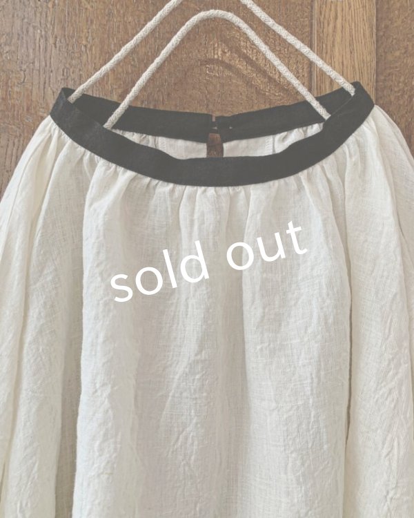 画像2: MARCHE' DE SOEUR／チャーチカフスブラウス・エクリュ×黒 (2)