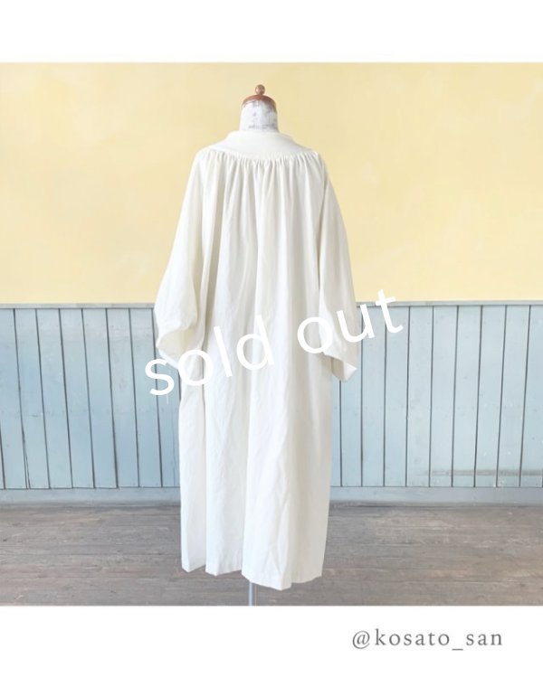 画像6: kosatofuku／バルーンスリーブのギャザーワンピース (6)