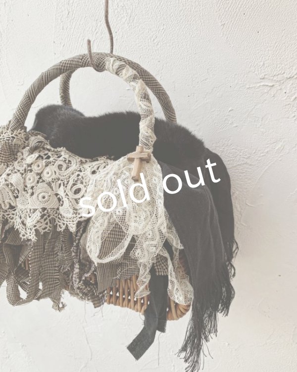 画像3: pollenbienco/アンティークレースと黒ファーカバーかごバッグ (3)