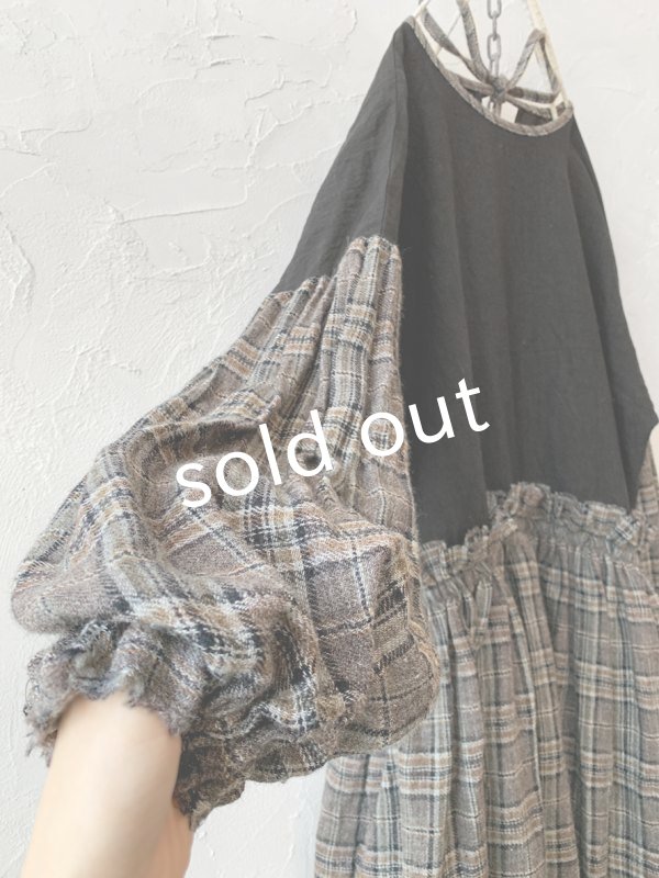 画像4: MARCHE' DE SOEUR／ブルターニュのワンピース・ウールリネン アンティークチェック黒 (4)