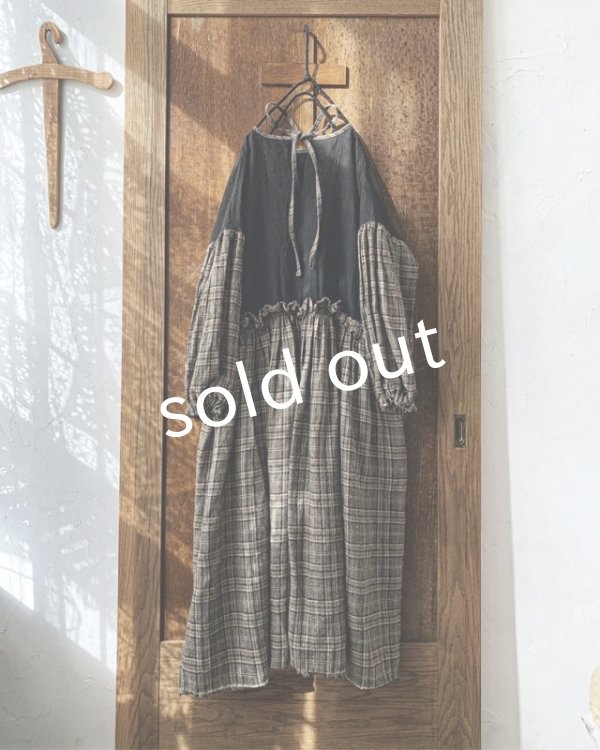 画像2: MARCHE' DE SOEUR／ブルターニュのワンピース・ウールリネン アンティークチェック黒 (2)