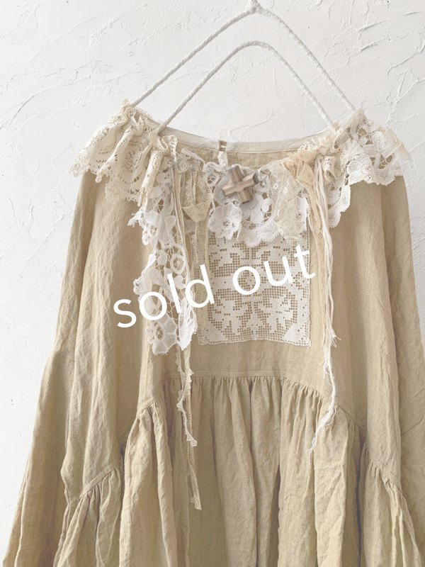 画像2: pollenbienco／アンティークレースと十字架のギャザーブラウス ・C (2)