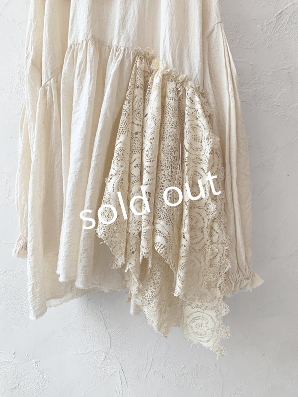 画像2: pollenbienco／アンティークレースと十字架のギャザーブラウス ・D (2)