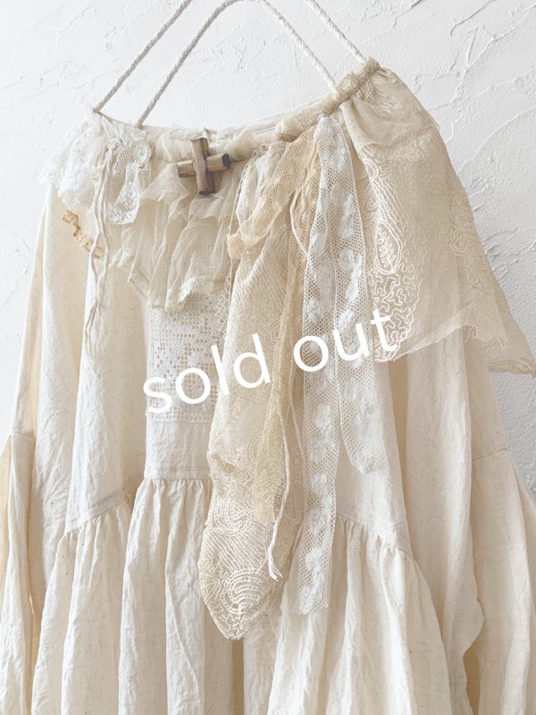 画像2: pollenbienco/アンティークレースと十字架のギャザーブラウス ・B (2)