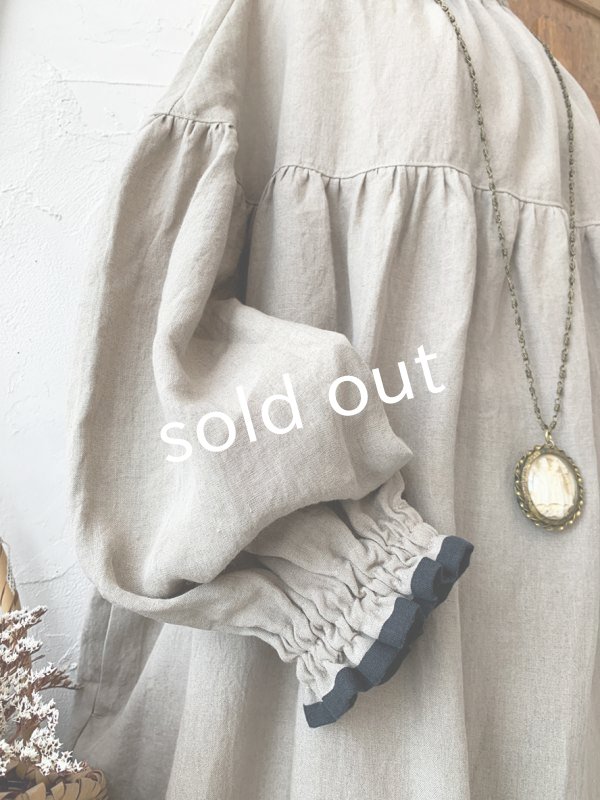 画像4: kosatofuku／リネンのスモックギャザーワンピース・ベージュ (4)