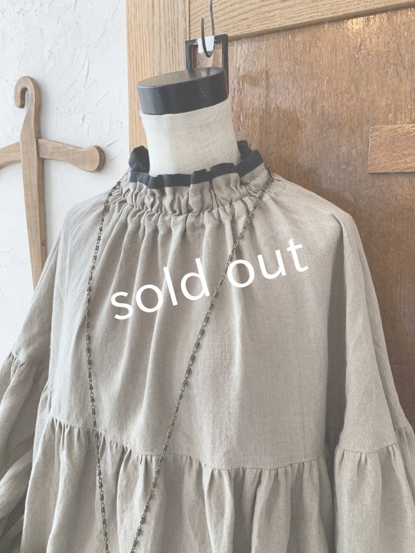 画像3: kosatofuku／リネンのスモックギャザーワンピース・ベージュ (3)
