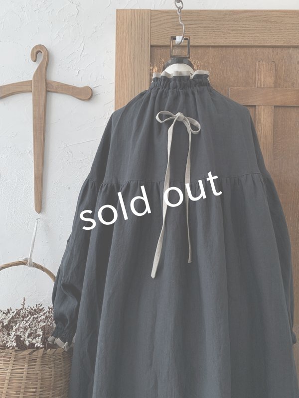 画像5: kosatofuku／リネンのスモックギャザーワンピース・ブラック (5)