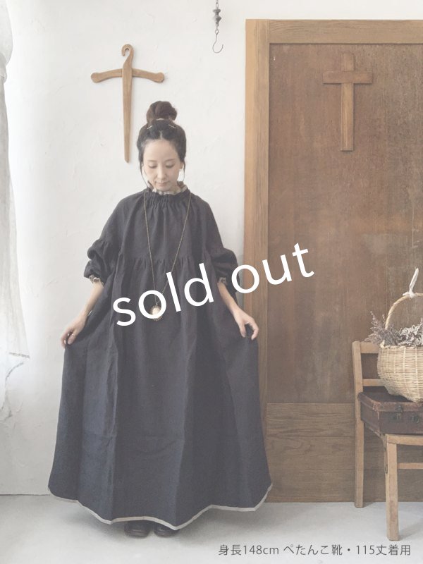 画像6: kosatofuku／リネンのスモックギャザーワンピース・ブラック (6)