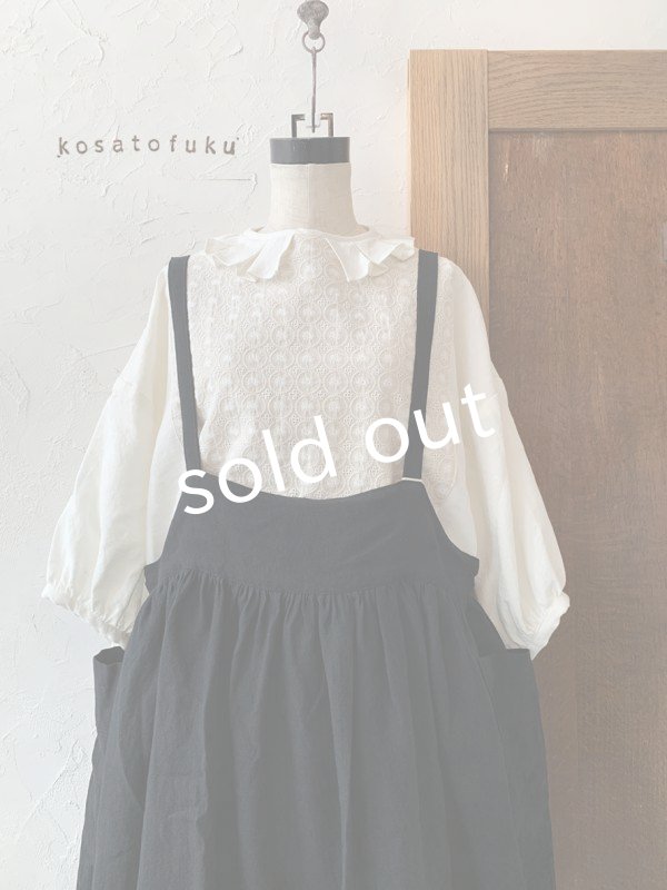 画像4: kosatofuku／ギャザーエプロンワンピース・ブラック (4)