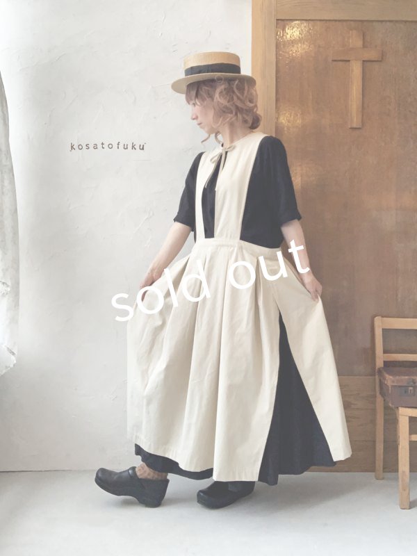 画像11: kosatofuku／サイドオープンのプリーツエプロンワンピース・ブラック (11)