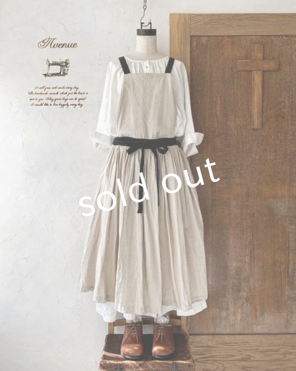 画像2: Avenue／エプロンワンピース・生成りに黒りぼん (2)
