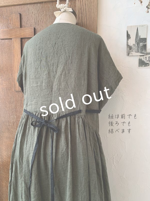 画像7: MARCHE' DE SOEUR／ボートネックギャザーワンピース・カーキ (7)