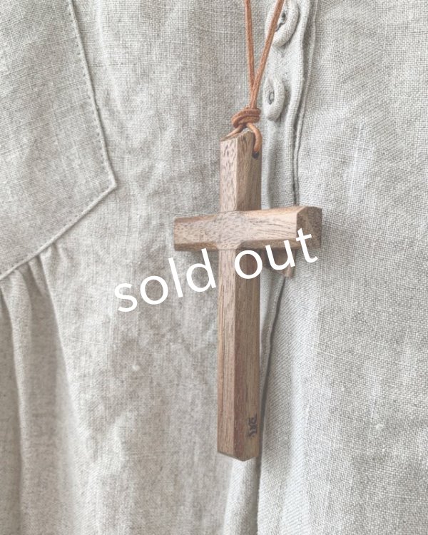 画像2: MARCHE' DE SOEUR／木の十字架ネックレス・dark brown8.5 (2)