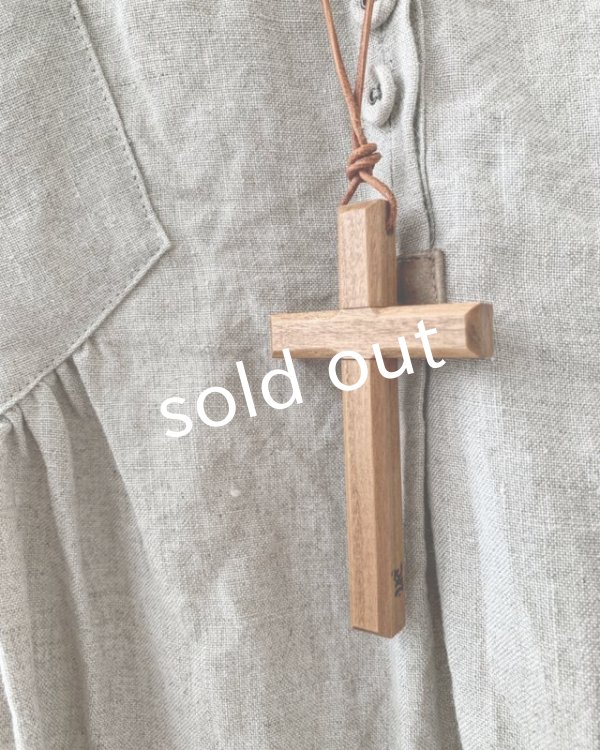 画像2: MARCHE' DE SOEUR／木の十字架ネックレス・brown8.5 (2)