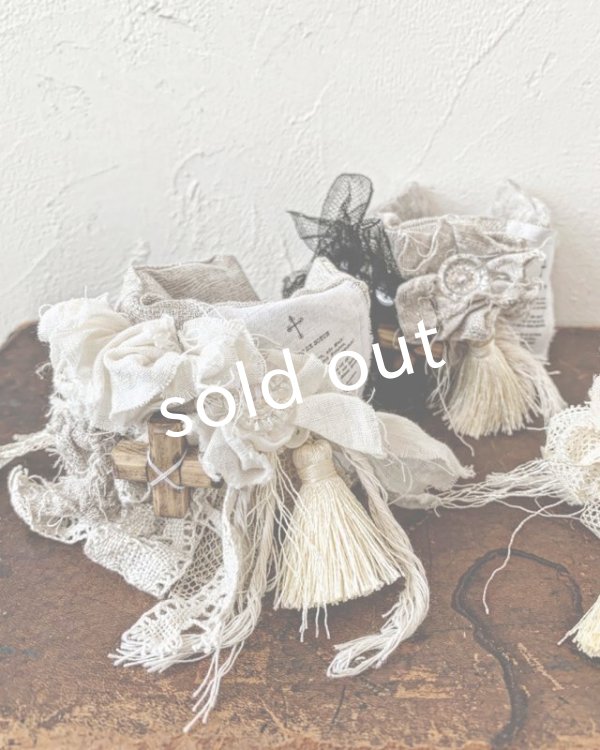 画像10: pollenbienco／アンティークレースと本革のクッションブレスレット・C (10)