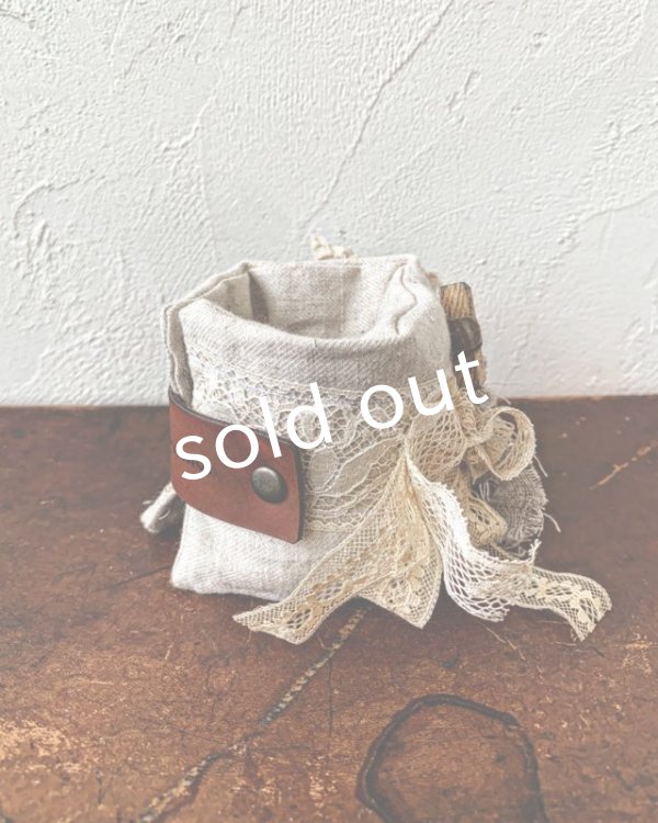 画像5: pollenbienco／アンティークレースと本革のクッションブレスレット・A (5)