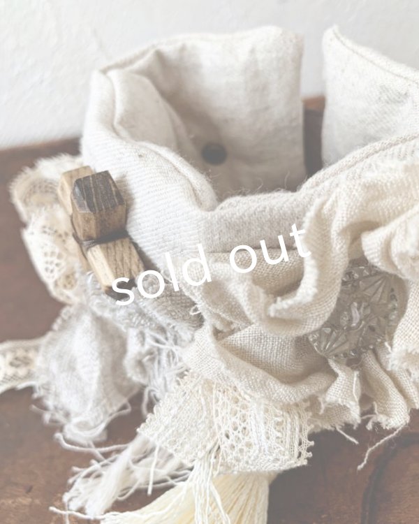 画像4: pollenbienco／アンティークレースと本革のクッションブレスレット・A (4)