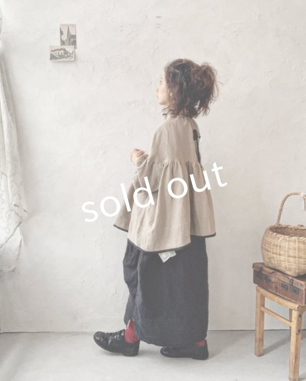 画像9: kosatofuku／リネンのスモックギャザーブラウス・ブラック (9)
