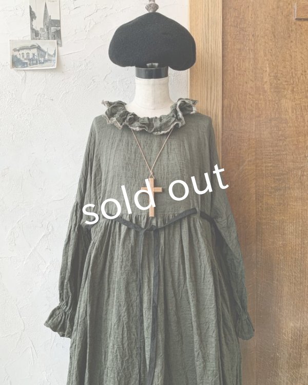 画像2: MARCHE' DE SOEUR／ラッフルウエストリボンワンピース・カーキ (2)