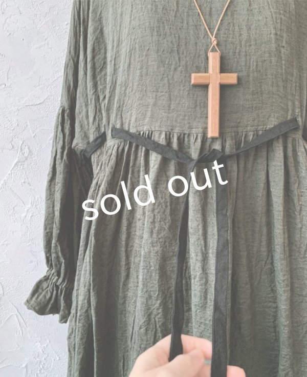 画像6: MARCHE' DE SOEUR／ラッフルウエストリボンワンピース・カーキ (6)