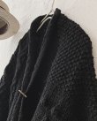 画像4: nepal hand knit/ニットポンチョ・ブラック【フランスアンティーク・エパングル付】 (4)