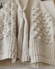 画像5: nepal hand knit/ニットポンチョ・アイボリー【フランスアンティーク・エパングル付】 (5)