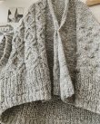 画像3: nepal hand knit/ニットポンチョ・グレー【フランスアンティーク・エパングル付】 (3)