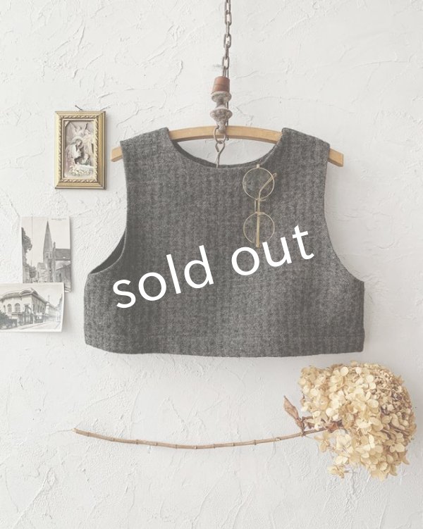 画像2: MARCHE' DE SOEUR／シェットランドウールへリンボーン ちびベスト・チャコール (2)