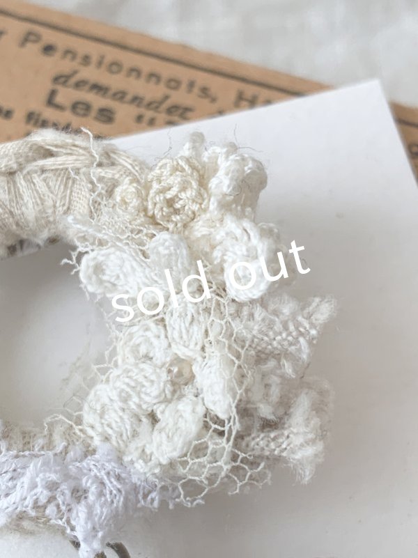 画像4: toromeco／草木染め tiny wreath & tassel brooch・ecru (4)