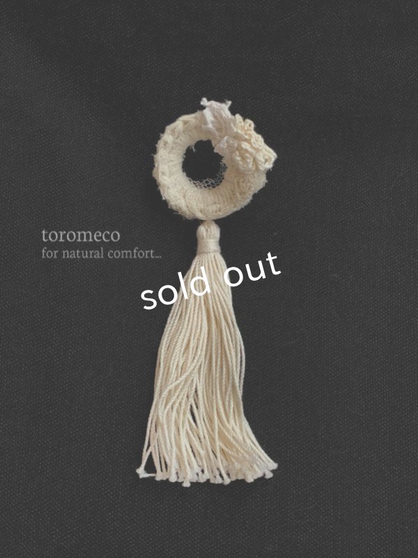 画像1: toromeco／草木染め tiny wreath & tassel brooch・smoky yellow (1)