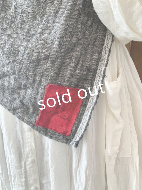 画像4: MARCHE' DE SOEUR／シェットランドウールへリンボーンポンチョ・チャコール (4)