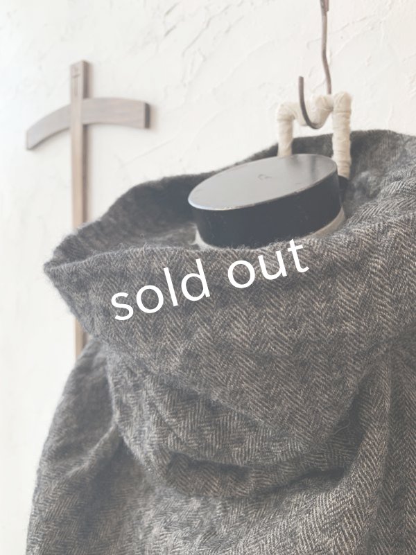 画像3: MARCHE' DE SOEUR／シェットランドウールへリンボーンポンチョ・チャコール (3)