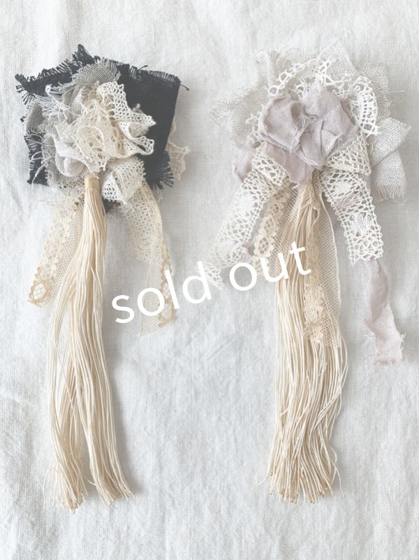 画像2: pollenbienco／アンティークタッセルのブローチ (2)