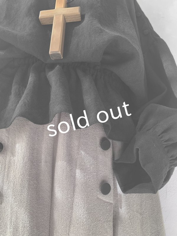 画像3: kosatofuku／肩ボタンのギャザーブラウス・黒 (3)