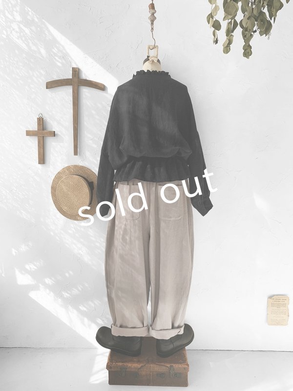 画像9: kosatofuku／肩ボタンのギャザーブラウス・黒 (9)
